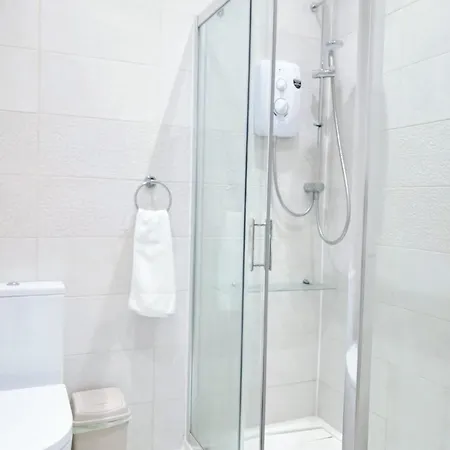 B05 New Boutique Mezzanine Free Parking Wifi Centre Disc On Wkly And Monthly Apartment Bradford (West Yorkshire)