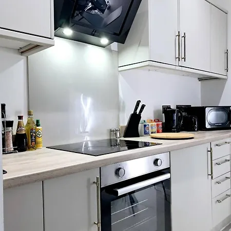 B05 New Boutique Mezzanine Free Parking Wifi Centre Disc On Wkly And Monthly Apartment Bradford (West Yorkshire)